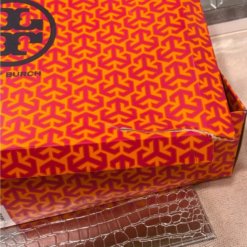 Tory Burch Navy Blue Boots with Gold Logo - Picture 7 of 10